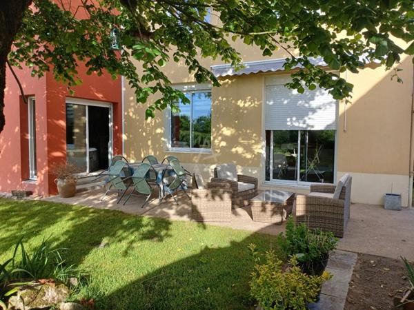 Maison familiale 5 chambres au cur du bourg des Landes-Génusson