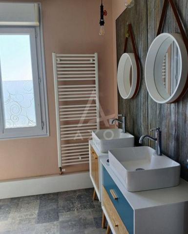 Maison familiale 5 chambres au cur du bourg des Landes-Génusson