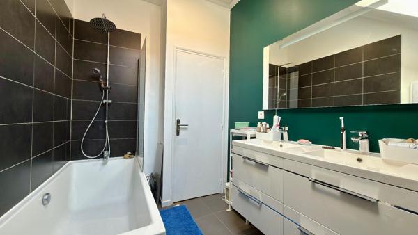 LOFT TRIPLEX 3 CHAMBRES + TERRASSE + 2 GARAGES – TOURCOING CENTRE