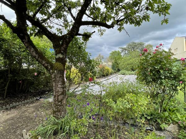 MAISON DE VILLE/ JARDIN/ GARAGE