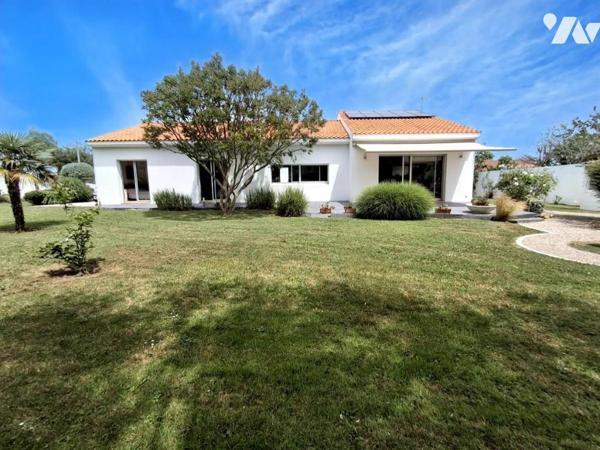 Saint Jean de Monts, maison de type 5 de 150 m2 garage et dépendances sru 1450 m2 de terrain.