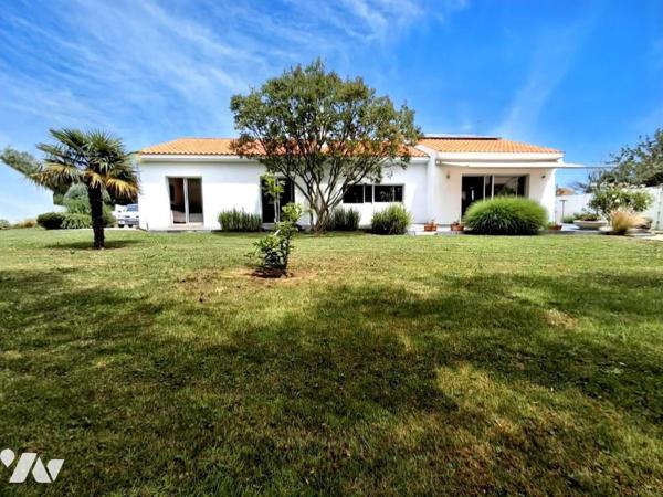 Saint Jean de Monts, maison de type 5 de 150 m2 garage et dépendances sru 1450 m2 de terrain.