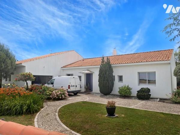 Saint Jean de Monts, maison de type 5 de 150 m2 garage et dépendances sru 1450 m2 de terrain.
