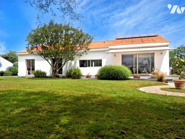 Saint Jean de Monts, maison de type 5 de 150 m2 garage et dépendances sru 1450 m2 de terrain.