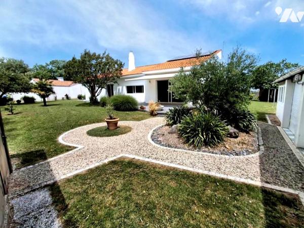Saint Jean de Monts, maison de type 5 de 150 m2 garage et dépendances sru 1450 m2 de terrain.