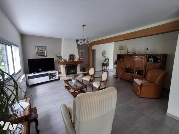 Saint Jean de Monts, maison de type 5 de 150 m2 garage et dépendances sru 1450 m2 de terrain.