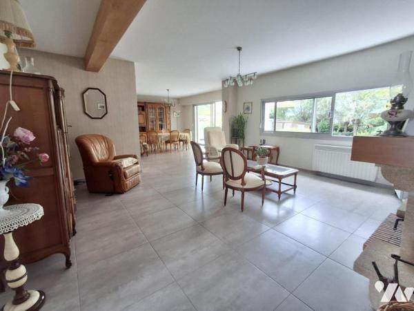 Saint Jean de Monts, maison de type 5 de 150 m2 garage et dépendances sru 1450 m2 de terrain.