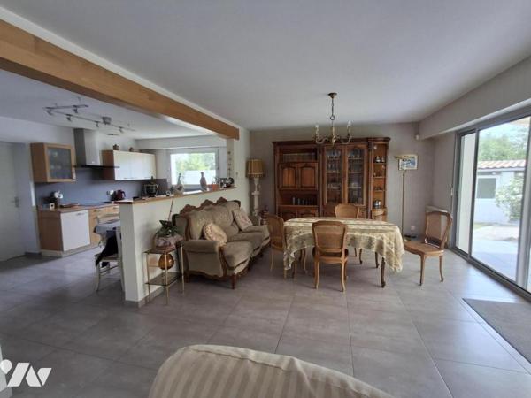 Saint Jean de Monts, maison de type 5 de 150 m2 garage et dépendances sru 1450 m2 de terrain.