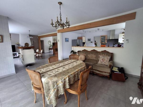 Saint Jean de Monts, maison de type 5 de 150 m2 garage et dépendances sru 1450 m2 de terrain.