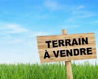 Terrains à bâtir – Allos (04) – Porte du Parc du Mercantour
À 1500 m d'altitude, découvrez une opportunité rare : des terrains libres constructeur de 800 m² à 2000 m², situés dans un cadre exceptionnel au cœur des Alpes-de-Haute-Provence.

✨ Points forts :

Vue imprenable sur les montagnes environnantes

Environnement calme et préservé

À deux pas des stations de ski du val d allos et du charmant village d'Allos

Possibilité d'obtenir un permis de construire (ou de conserver le terrain nu selon vos projets)

Que vous rêviez d'un chalet de montagne, d'une résidence secondaire, d'un investissement patrimonial ou locatif ces terrains offrent un potentiel unique dans un secteur très recherché.

📍 Localisation idéale : nature, sport et authenticité à portée de main.

💰 Prix, Plan cadastral, zonage PLU et règlement d'urbanisme disponible sur demande