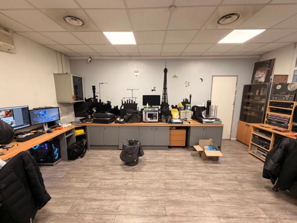 Local/bureau à louer VILLEURBANNE (69), atypique local sur cours de 130m2, commercial ou bureaux+petit atelier, cours Émile zola