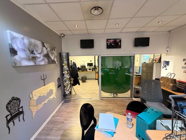 Local/bureau à louer VILLEURBANNE (69), atypique local sur cours de 130m2, commercial ou bureaux+petit atelier, cours Émile zola