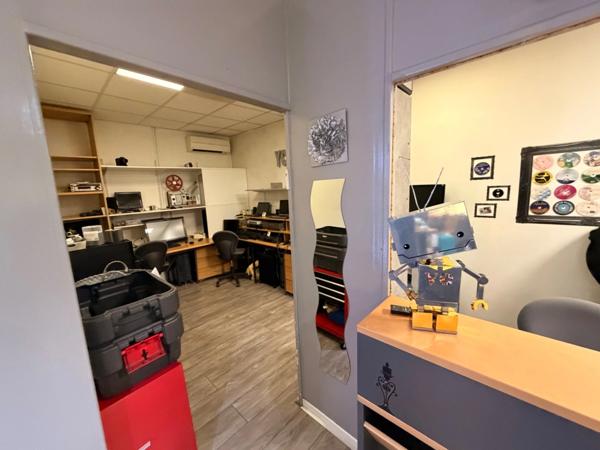 Local/bureau à louer VILLEURBANNE (69), atypique local sur cours de 130m2, commercial ou bureaux+petit atelier, cours Émile zola