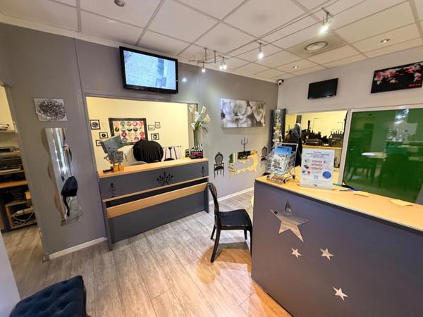 Local/bureau à louer VILLEURBANNE (69), atypique local sur cours de 130m2, commercial ou bureaux+petit atelier, cours Émile zola