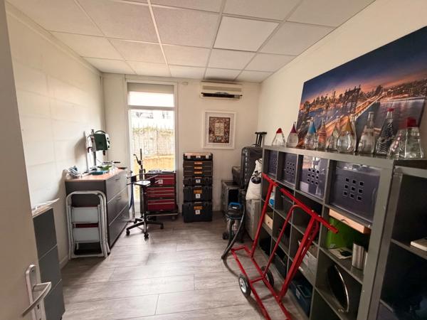 Local/bureau à louer VILLEURBANNE (69), atypique local sur cours de 130m2, commercial ou bureaux+petit atelier, cours Émile zola