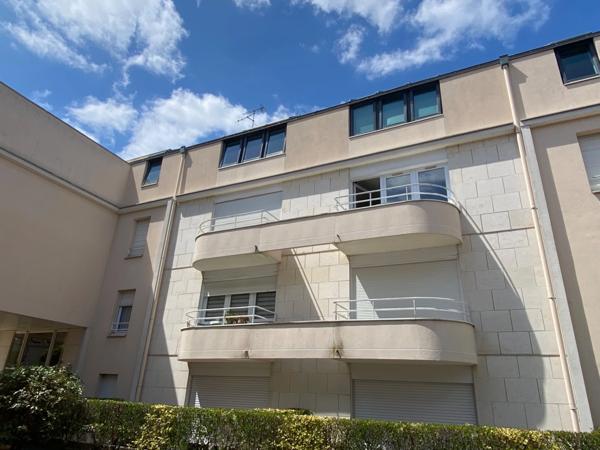 Duplex 2 pièces avec mezzanine, Place parking sécurisée Centre ANGERS (49)