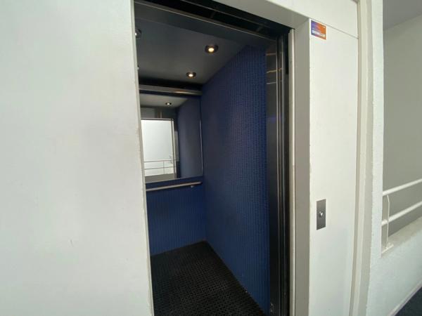 Duplex 2 pièces avec mezzanine, Place parking sécurisée Centre ANGERS (49)