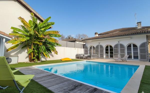 Maison à vendre    7 pièces •  Ygos-Saint-Saturnin