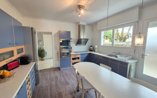 Maison à vendre    7 pièces •  Ygos-Saint-Saturnin