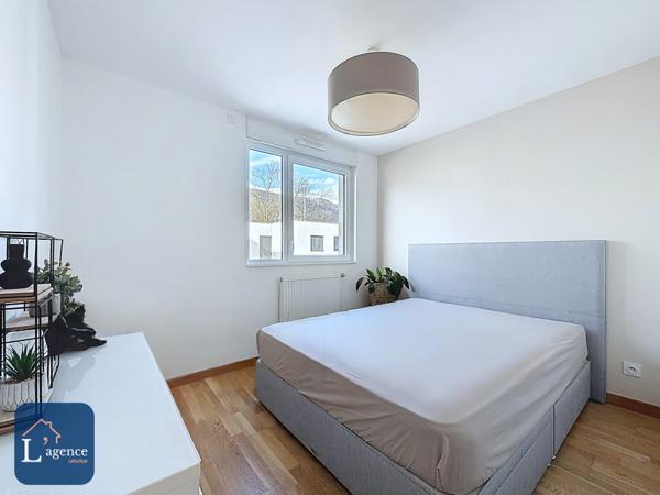 Maison mitoyenne T4 Jardin arboré et intimiste 2 stationnements Saint-Jean-de-Gonville 01630