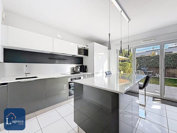 Maison mitoyenne T4 Jardin arboré et intimiste 2 stationnements Saint-Jean-de-Gonville 01630