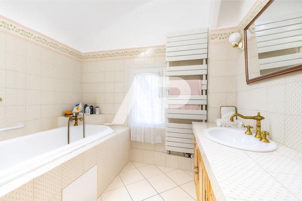 SEVRES CROIX BOSSET- MAISON FAMILIALE €1 245 000 ** - Référence 554-S