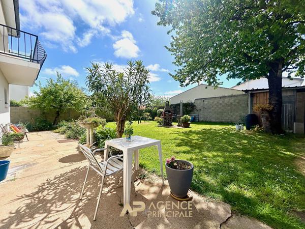 Maison Périgny centre ? 3 chambres - 90 m² + 40 m² aménageables - Terrain 574 m² €367 500 ** - Référence MR717