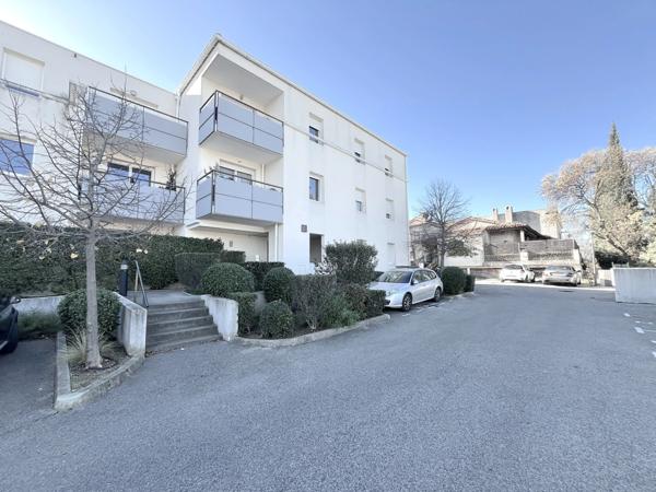 Appartement 3 pièces avec terrasse, jardin et deux places de parking