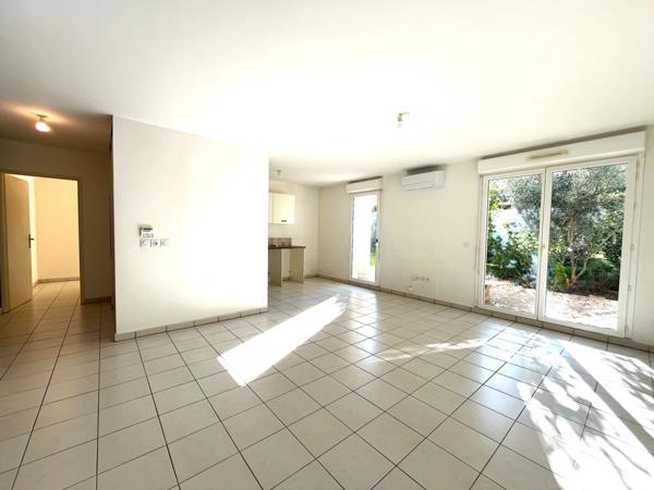 Appartement 3 pièces avec terrasse, jardin et deux places de parking