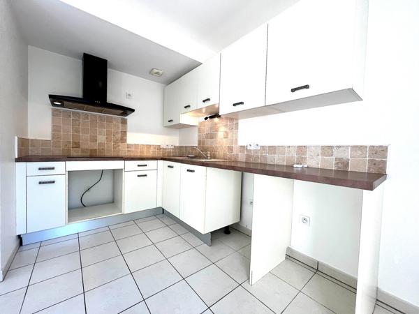 Appartement 3 pièces avec terrasse, jardin et deux places de parking