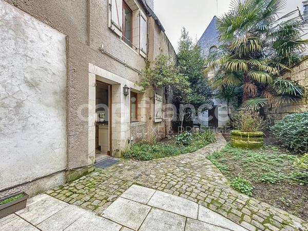 Maison bourgeoise d'exception Tours centre avec garage et jardin