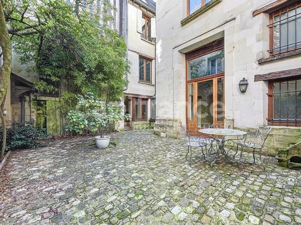 Maison bourgeoise d'exception Tours centre avec garage et jardin