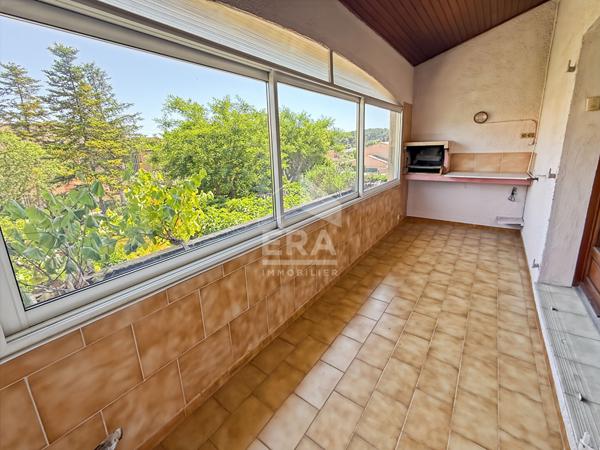 SEPTEMES-LES-VALLONS - EXCLUSIVITE - T4 dernier étage avec loggia, parking et cave