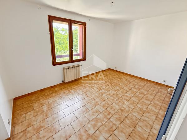 SEPTEMES-LES-VALLONS - EXCLUSIVITE - T4 dernier étage avec loggia, parking et cave