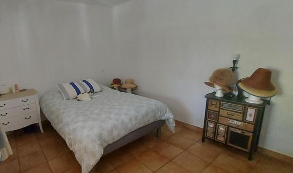 GARD. 30.NIMES. La Cigale. Belle maison de 119 m2 sur terrain arboré de 1250 m² avec piscine quartier Cigale