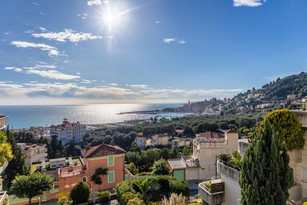 06500 - MENTON - VILLA DUPLEX - 5 PIECES - 140 m2 - GARAVAN - DERNIER ETAGE - VUE PANORAMIQUE MER - JARDIN - TERRASSES - PISCINE