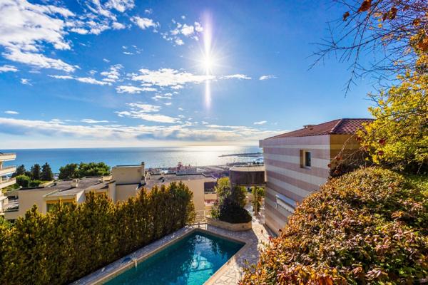 06500 - MENTON - VILLA DUPLEX - 5 PIECES - 140 m2 - GARAVAN - DERNIER ETAGE - VUE PANORAMIQUE MER - JARDIN - TERRASSES - PISCINE