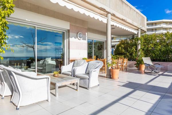 06500 - MENTON - VILLA DUPLEX - 5 PIECES - 140 m2 - GARAVAN - DERNIER ETAGE - VUE PANORAMIQUE MER - JARDIN - TERRASSES - PISCINE