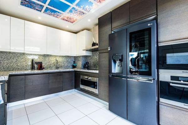 06500 - MENTON - VILLA DUPLEX - 5 PIECES - 140 m2 - GARAVAN - DERNIER ETAGE - VUE PANORAMIQUE MER - JARDIN - TERRASSES - PISCINE