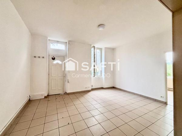 Appartement de type T4  en rez-de-chaussée : proche de toutes les commodités à pieds.