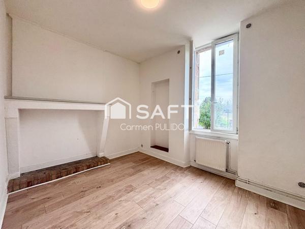 Appartement de type T4  en rez-de-chaussée : proche de toutes les commodités à pieds.