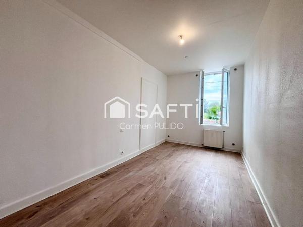Appartement de type T4  en rez-de-chaussée : proche de toutes les commodités à pieds.