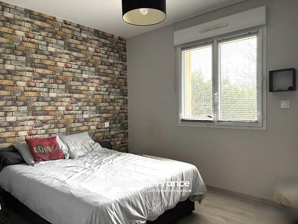 Pavillon de plain-pied de 155 m² avec dépendance et terrain clos