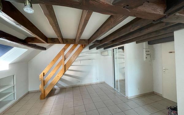 Appartement à louer    1 pièce •  Janville