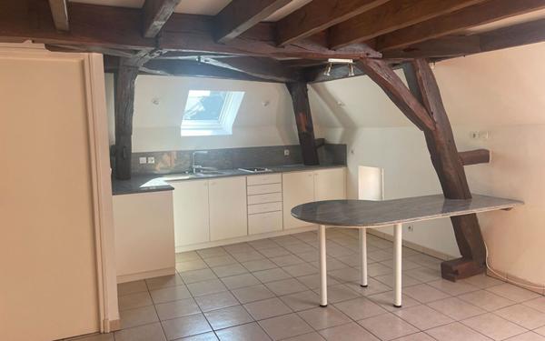 Appartement à louer    1 pièce •  Janville