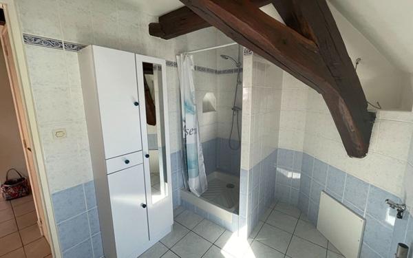 Appartement à louer    1 pièce •  Janville