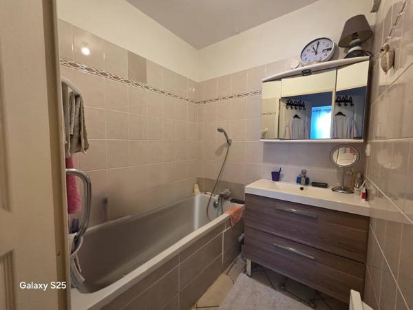 Appartement T3, 2 chambres – 52 m² – Solliès-Pont, Résidence récente avec ascenseur, loggia et parking