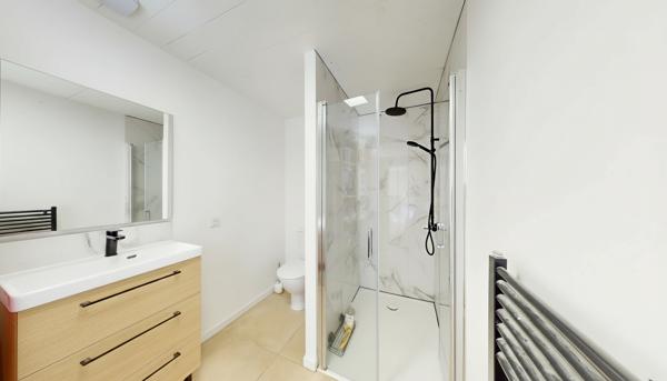 ETXEBERDEA Halsou, 125 m² de plain-pied à l'esprit écolodge