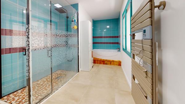 ETXEBERDEA Halsou, 125 m² de plain-pied à l'esprit écolodge
