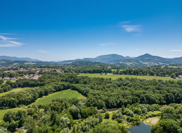 ETXEBERDEA Halsou, 125 m² de plain-pied à l'esprit écolodge